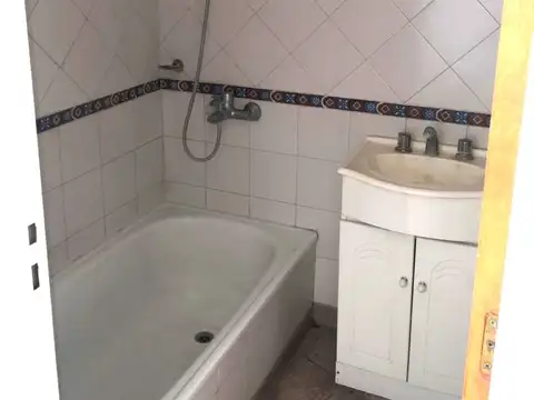 EN VENTA - EXCELENTE DPTO MONOAMBIENTE DIVISIBLE - USO PROFESIONAL/VIVIENDA - APTO CREDITO
