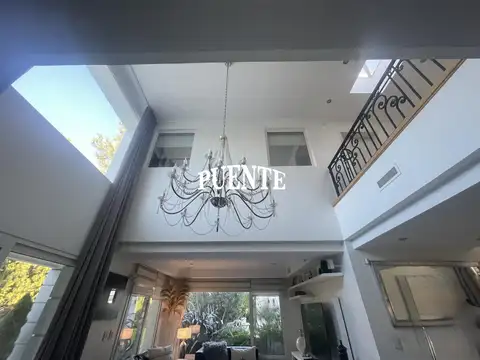 Casa en Venta con 10 cocheras