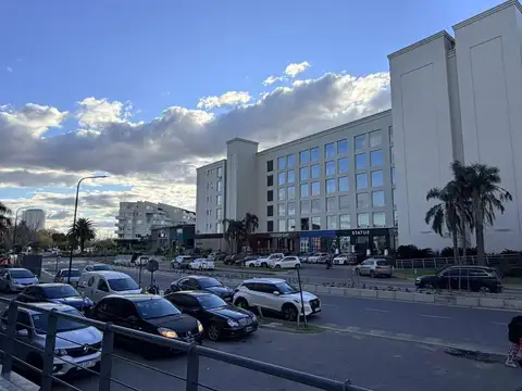 LOCAL EN LA BAHÍA DE NORDELTA.-