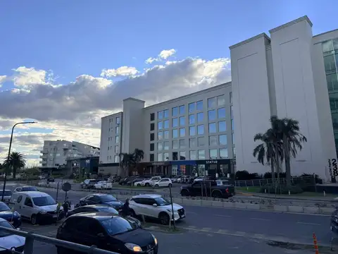 LOCAL EN LA BAHÍA DE NORDELTA.-