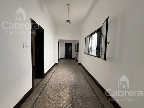 Alquiler casa 2 dormitorios con destino comercial. Quilmes, Buenos Aires.