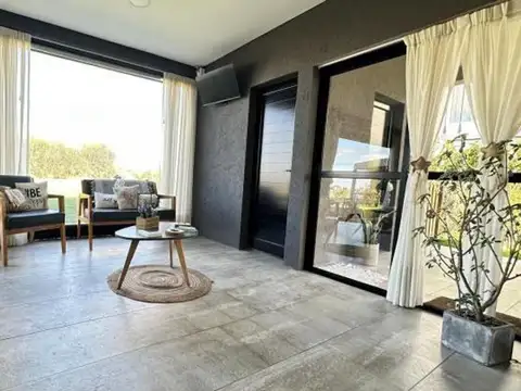 Casa 5 ambientes con 4 baños