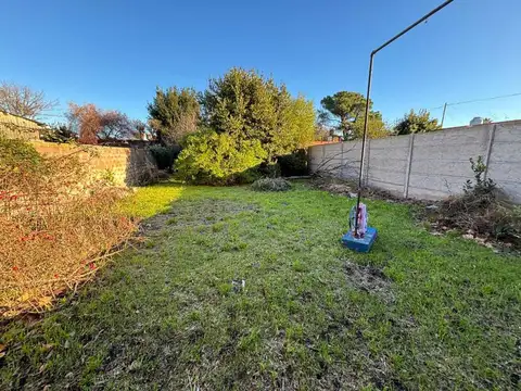 Lote con casa a reciclar Villa primera