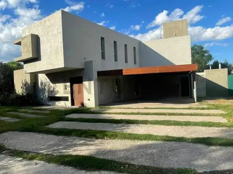 CASA EN VALLE ESCONDIDO