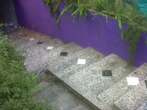 Depto Tipo Casa 2 ambientes con 1 baño