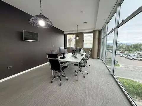 Oficina en Alquiler con 8 cocheras