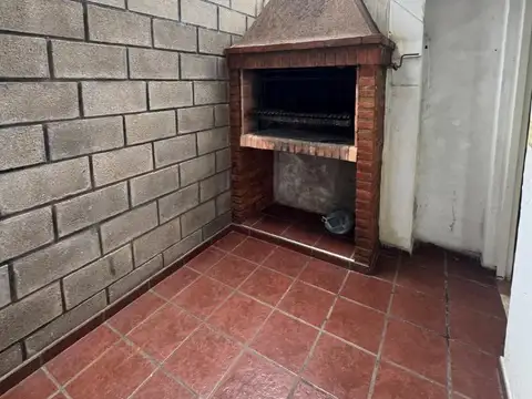 Depto Tipo Casa en Alquiler en Villa Luzuriaga, $ 850.000