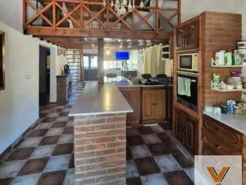 Casa en venta - 3 Dormitorios 3 Baños - Almirante Brown