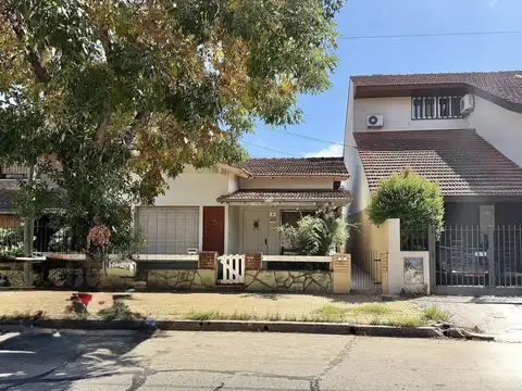 PH en una planta con gran patio a la venta en Martínez.