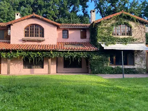 Casa en venta en La Horqueta con jardín  y pileta