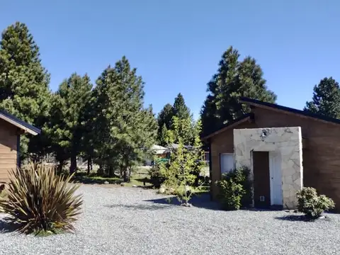 Complejo en PH compuesto por dos cabañas ya edificadas y planos aprobados para edificar dos cabañas más.