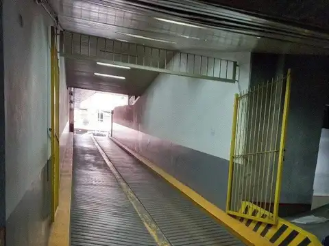 COCHERA FIJA GRANDE ENTRE UN AUTO Y UNA MOTO SEPARADOS