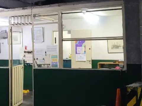 COCHERA FIJA GRANDE ENTRE UN AUTO Y UNA MOTO SEPARADOS