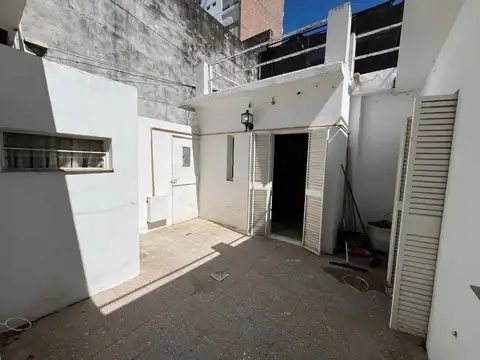 CASA DE PASILLO EN VENTA 2 DORM CON PATIO LOURDES