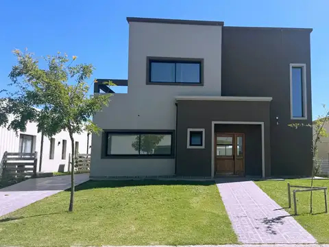 Casa en Venta en Pilar, USD 245.000