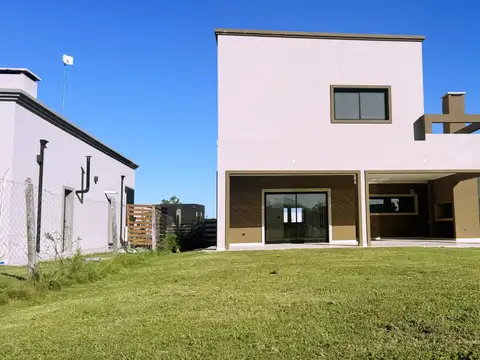 Casa en Venta en Pilar, USD 245.000