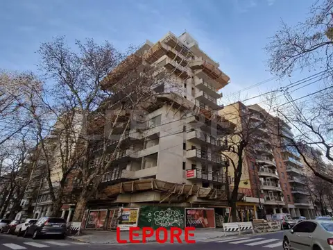 Departamento de 3 ambientes con balcón al frente, muy luminoso y con excelente distribución.