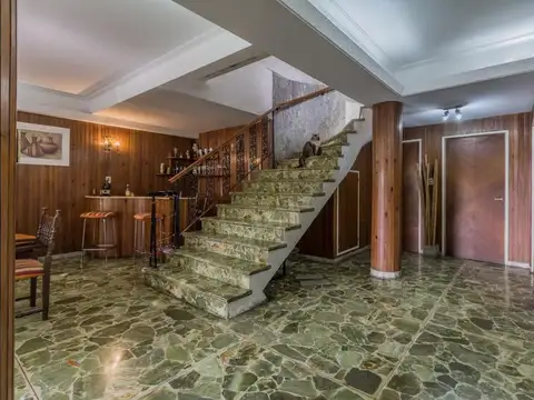 Casa en Venta con 10 cocheras