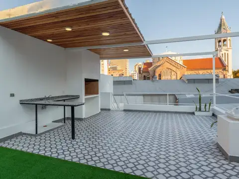Casa Interna En Pasillo 2 Dormitorios Con Quincho Parrilla Y Terraza - Barrio Lourdes