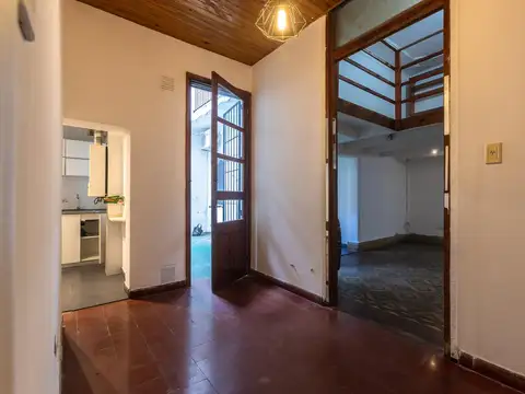 EN VENTA CASA DE PASILLO DE DOS DORMITORIOS MAS COMODIN EN BARRIO MARTIN
