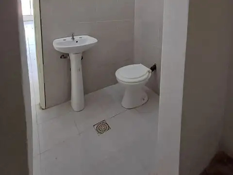 local en excelente ubicación sobre Avenida comercial