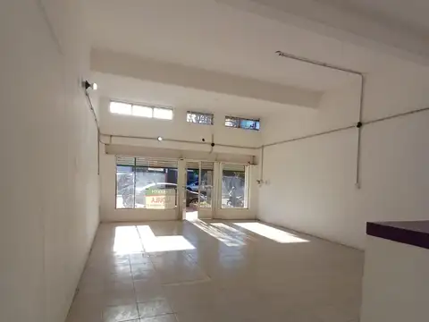local en excelente ubicación sobre Avenida comercial