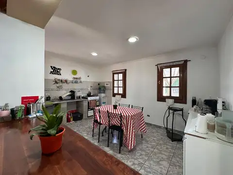 Casa 6 ambientes con 3 baños