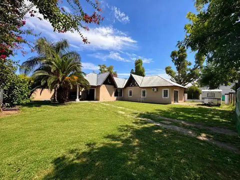 Casa 7 ambientes - Ricardo Rojas - doble altura