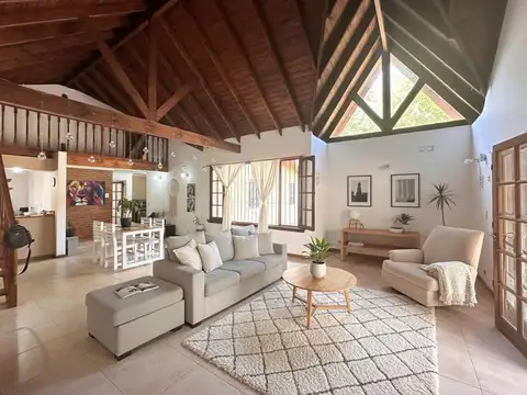 Casa 7 ambientes - Ricardo Rojas - doble altura
