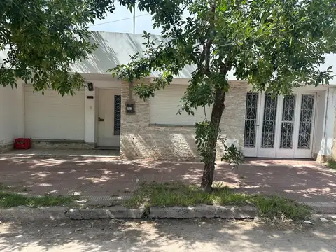 Venta Casa Céntrica Amplia.Servicios.Buena Calidad.Cons *