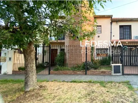 CASA 5 AMBIENTES EN VENTA CON COCHERA