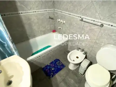 Casa 5 ambientes con 3 baños