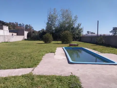 Venta de terreno en Zarate con casa y pileta