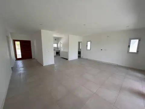 Venta Casa con 187.32m2 en Barrio Santa Emilia, Pilar del Este