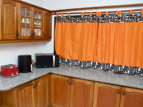Casa 4 ambientes con 2 baños