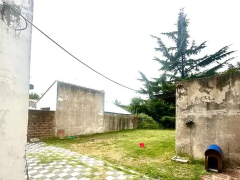 Lote 10x40 mts en Temperley con propiedad a reciclar!