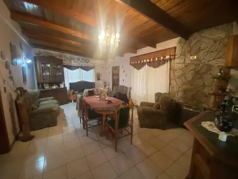 CASA EN VILLA ELISA 2 DORMITORIOS MAS LOCAL