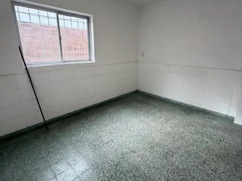 Depto Tipo Casa en Alquiler en Remedios de Escalada, $ 650.000