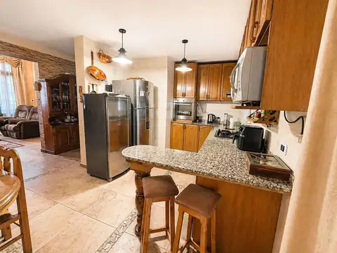 Casa 5 ambientes con 2 baños