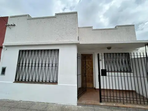 CASA - P.H. - 3 AMBIENTES - AL FRENTE