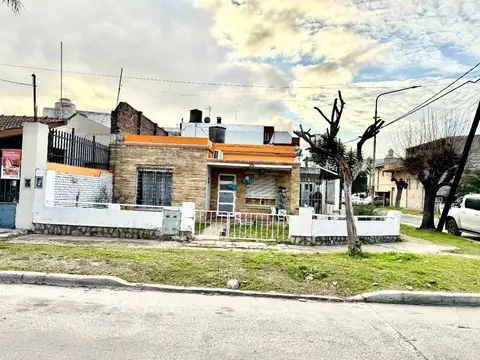 VENTA CASA DE 3 AMBIENTES EN VILLA SARMIENTO
