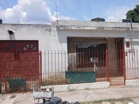 CASA 4 AMBIENTES EN VENTA EN BANFIELD