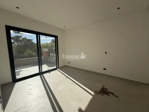 Casa en Venta con 4 cocheras