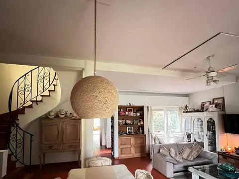 Casa 5 ambientes con 3 baños