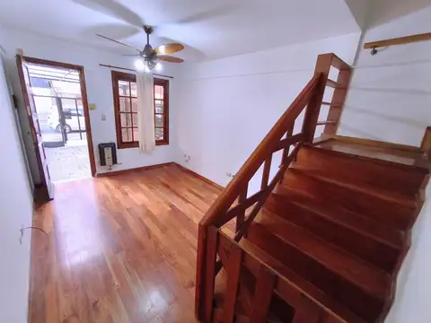 Casa 5 ambientes con 1 baño