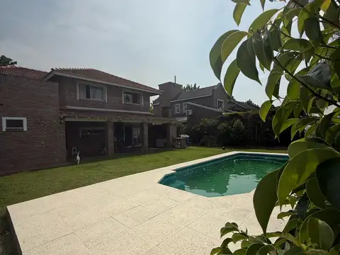 Casa 5 ambientes con 3 baños