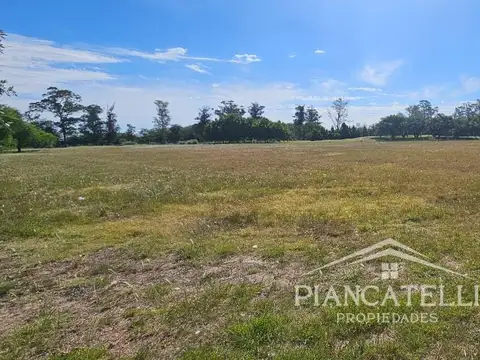 COUNTRY EVERLINKS, LUJAN