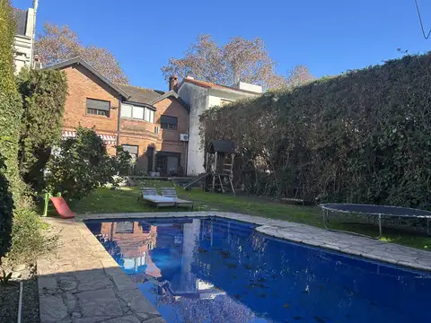 Casa en Venta con 2 cocheras