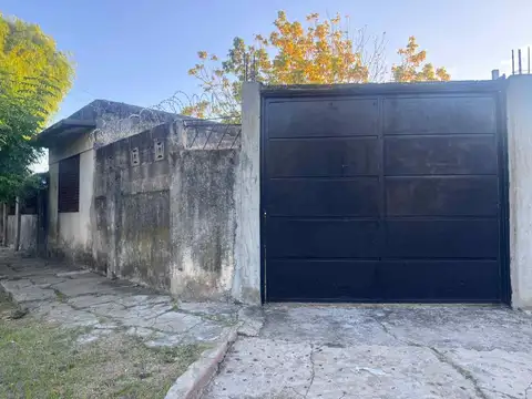 VENTA CASA 3 AMB PARQUE GALPON CASTELAR SUR