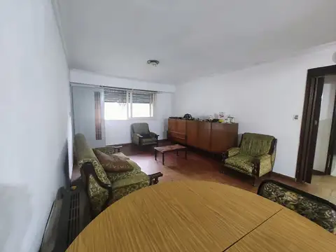 Casa en Alquiler con 2 cocheras
